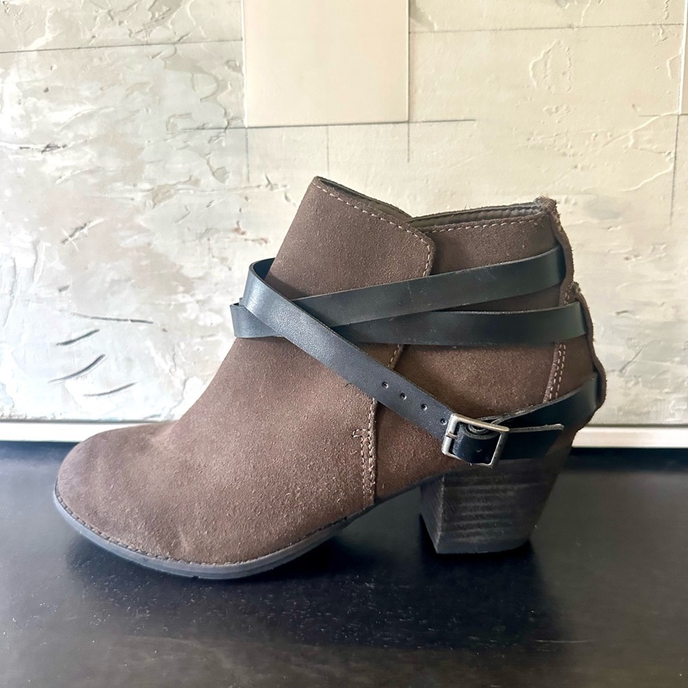 Dolce Vita Brown and Black Ankle Suede/Leather Ankle Booties 8.5